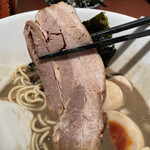 酒肴場 屯 - 厚切りの豚バラ煮込みチャーシュー