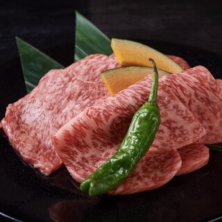 We are particular about domestic A5 Japanese black beef.