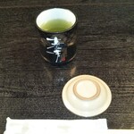 寿し芳 - お茶、お皿。