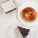 Cocon3 - 【2023.06】キャロットケーキ(税抜390円)、クロワッサンベーグル(税抜260円)、ベイクドチーズケーキ(税抜390円)