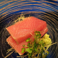 炭火割烹 いふき - 津軽生マグロ　炙り　塩、山葵で