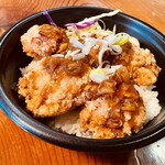 毎日食べたくなる唐揚げのお店 おかどや - 油淋鶏丼