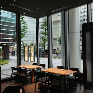 自然光あふれるお洒落な空間は女子会にも。40～70名様貸切可