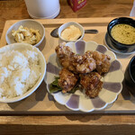 木鶏 - 唐揚げ定食880円