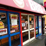 トヨダチーズステーキ&BBQ - 高戸橋交差点からすぐ