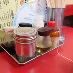 北京飯店 - 卓上調味料。