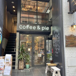 Byronbay Coffee - 2階席にはお店の外の階段から。オーダー前に席確保。