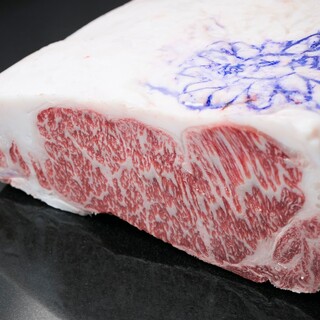 Melting deliciousness. We offer Kobe beef and A5 rank beef at reasonable prices.