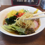 新京苑 - 麺はモチモチでコシがあって美味しい