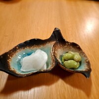 蕎麦おさめ - ⚫お通し　甘酢漬け　青大豆