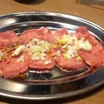 炭火焼肉 まる - 