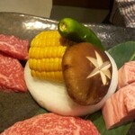 炭火焼肉 まる - 