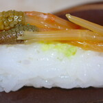 留羽 - 山菜寿司！横から