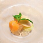 La Brianza - 2種類メロンゼリー寄せ赤肉メロンジェラート。夏向けひんやり爽やかなドルチェですね～ スタッフさんの出入りは寂しいけれども、皆さま技術お持ちでメニューの幅が広がっているのも感じます(^^)美味嬉しい☆