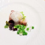 La Brianza - 鹿児島県産カンパチ炙りカルパッチョ甘夏グリンピーススプマンテジュレグリーンカレー風味のペースト淡雪塩。盛り付け美しく炙りカルパッチョ大好き美味しかった嬉しい〜(*˘︶˘*).｡.:*♡