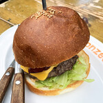 BronzeGrill KPS - 別角度から見たベーコン＆チーズバーガー