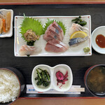 Michinoeki kamogawa oshampaku - 刺身定食　１３００円　(2023/06)