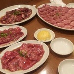 Yakiniku Sanga - タン・ハラミ・ロース・カルビ