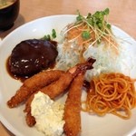 くま食堂 - ハンバーグと海老フライ定食
            