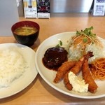 Kuma Shokudou - ハンバーグと海老フライ定食全景
                        