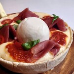 アークラウンジ - ブラータチーズシカゴピザ