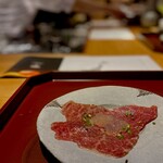 馳走 啐啄一十  - 榊山牛生ハム#2。 なんのジュレだったっけか・・ 味わいは、優しいフォンのようだったけどなぁ。 口腔内の体温で一気に溶けてなくなりました。。 牛って飲みモノ？ なぜか、この頃、赤ワイン飲んでた！？ 誰が注文した？ 僕？ 忘れてる・・