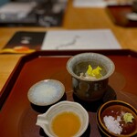 馳走 啐啄一十  - 本ミル貝刺し身。 これは香りがいいですねー。 ミル貝自体、あまりお目にかかれないこと。 そして上質なミル貝、少ないです。 これは、香り、食感、味わいすべてに満足。 塩とワサビ、特性ポン酢で、いずれも貝そのものを楽しめます。