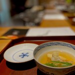 馳走 啐啄一十  - これ何だったっけか・・ おこぜの天ぷらの出汁仕立てだったのかな。 ちょっとだけ、火が通り過ぎっぽかったけど、油に負けないしっかりとした出汁とおろし大根、生姜でさっぱりとすごく美味しかった。 魚だったら大丈夫なんだけどな。。