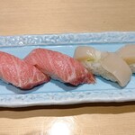 あっぱれ寿司 - 大トロ+厚切ホタテ