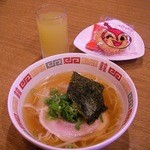 Ramen Onigokko - おこさまらーめん。290円。おかしは、変更があります。6歳以下に限らせていただきます。