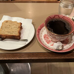 六曜社珈琲店 - ブレンドコーヒー ホット 税込500円と本日のパウンドケーキ（りんご）税込280円