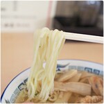 名代中華そば 山金 - ぷりっぷりな麺