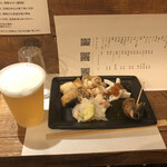 麹町いづみや しろ - 生ビール、[おつまみ：5品]魚介煮つけ、ばい貝煮つけ、貝ひも柚子胡椒、タコ頭、銀鮭、