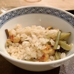 茜坂大沼 - 素揚げした桜エビの炊き込みご飯