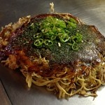 てる - 肉玉そば650円、青とうがらし100円トッピング。
