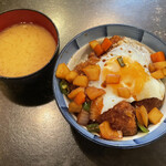 洋食 小春軒 - カツ丼　しじみ汁付き