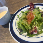 GROWERS CAFE - 前菜のサラダと人参のスープ