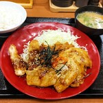 Katsuya - 豚カルビ焼肉とチキンカツの合盛定食 ¥879