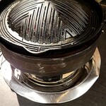 成吉思汗 大黒屋 五丁目店 - スリット入りのジンギスカン鍋