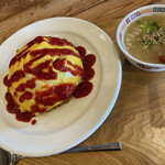 嘉蔵 - ちょっと辛い台湾風オムライス スープ付き
