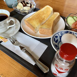 昭和おもひで館 - モーニング、トースト。