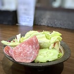 Ita Meshi Dokoro Umagoya - ◆セットのサラダ・・レタスが殆どですけれど、ハムが1枚付くのはいいかも。