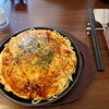 Hiroshima Fuu Okonomiyaki Marokichi - オヤジのランチ（肉玉そば＋麺ダブル＋ソフトドリンク飲み放題）＆トッピング「イカ天」@1,300円也。ソースはサラッと薄めで提供。卓上「オタフクお好みソース」を好みで追いソースして自分好みの味わいに。