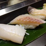 立食い寿司 根室花まる - 活北寄貝、青ぞい、赤イカ