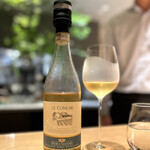 マンサルヴァ - サルディーニャのヴェルメンティーノ。
      香りからもう、「ミネラル〜」な感じ。
      余韻がパクチーっぽくて、印象の変化が面白い一杯。