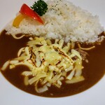 欧風カレー グレース - 牛スジカレーにチーズをトッピング1500円。