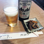 ビールとアテの骨煎餅