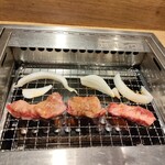 焼肉ライク - 分厚いカルビは3枚。あとは薄いやつです。