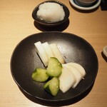 焼鳥 おみ乃 - おろし + 漬物