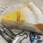 ケーキとパンの店 ムラカミ - オレンジ香るベイクドチーズケーキ。